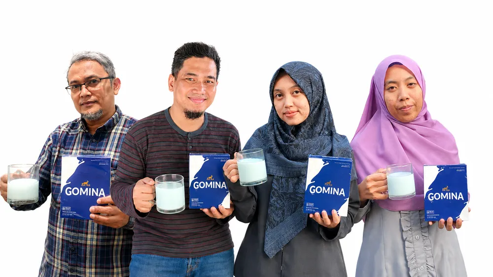 Foto keluarga / pelanggan GOMINA yang bahagia sehat